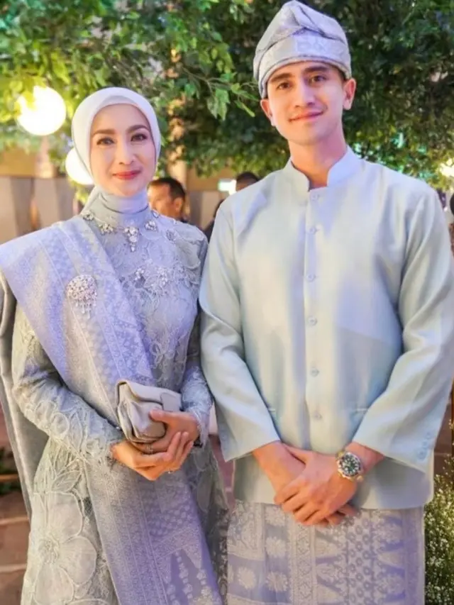 Desy Ratnasari saat jadi Among Tamu di Pernikahan Putri Zulhas dan Zumi Zola. [@bramastavrl]