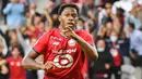 Jonathan David - Pemain timnas Kanada tampil tajam untuk Lille musim ini. Dia berhasil mencetak 16 gol dari 34 pertandingan di semua kompetisi. Bomber yang kini memasuki usia 22 tahun cocok untuk investasi jangka panjang Manchester United. (AFP/Denis Charlet)