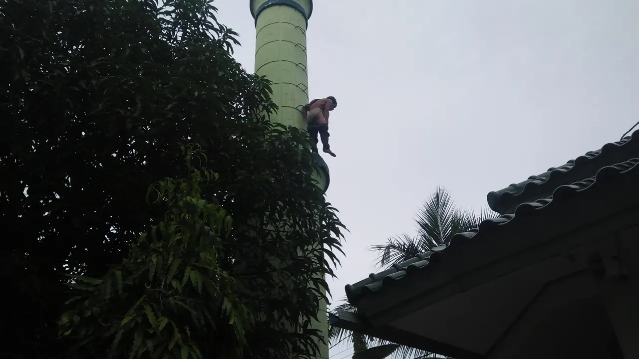 BPJS Ditolak, Hafid Ancam Lompat dari Menara Masjid Rumah Sakit