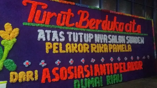 [Bintang] Selingkuhan Suami Buka Salon, Istri Sah Malah Kirim Karangan Bunga