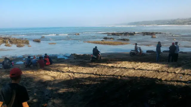 Alasan Papan Larangan Berenang di Pantai Selatan Bukan Pajangan