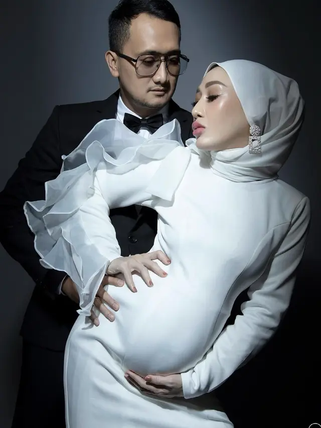 Makin Buncit, Ini 6 Potret Dokter Reza Gladys Pamerkan Baby Bump Jelang Lahiran