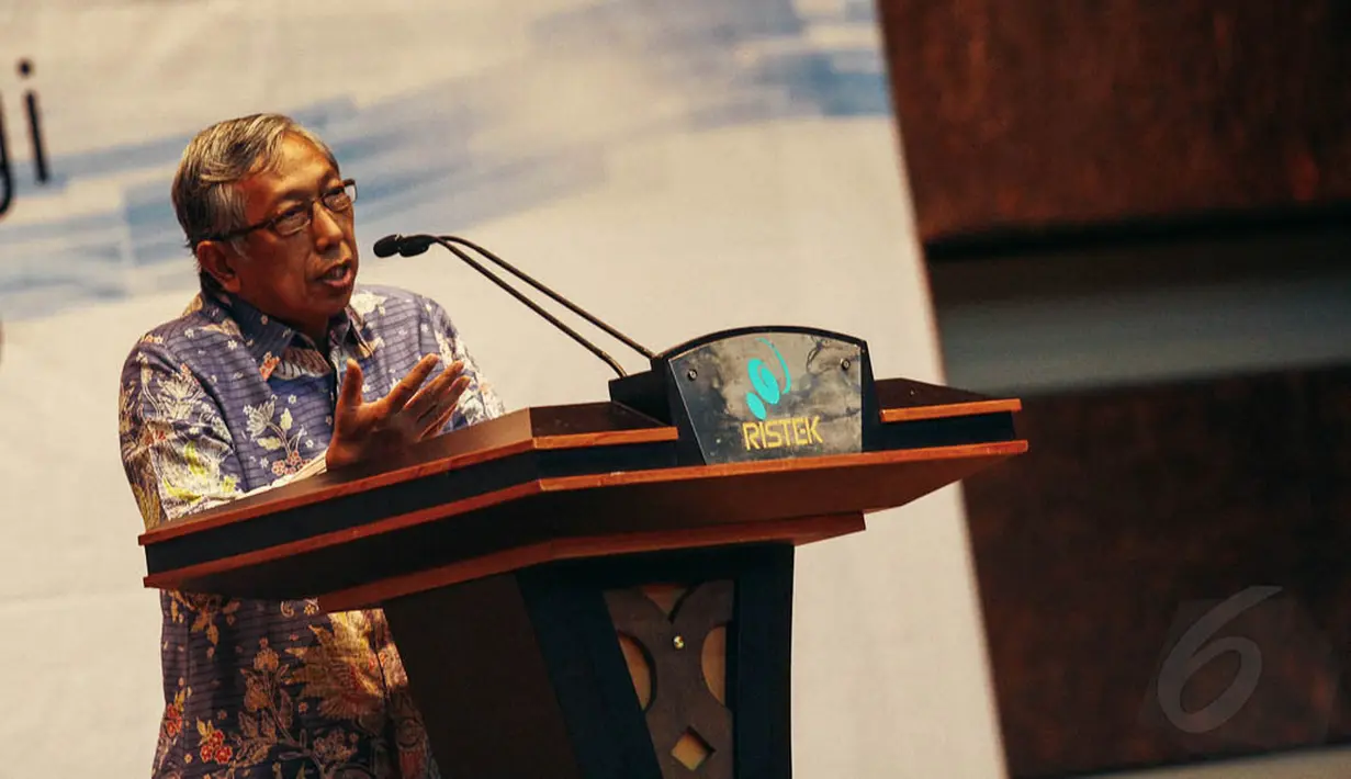 Mantan Menteri Riset, Teknologi, dan Pendidikan Tinggi Gusti Muhammad menyampaikan pidatonya saat serah terima jabatan, Jakarta, Selasa (28/10/2014). (Liputan6.com/Faizal Fanani)