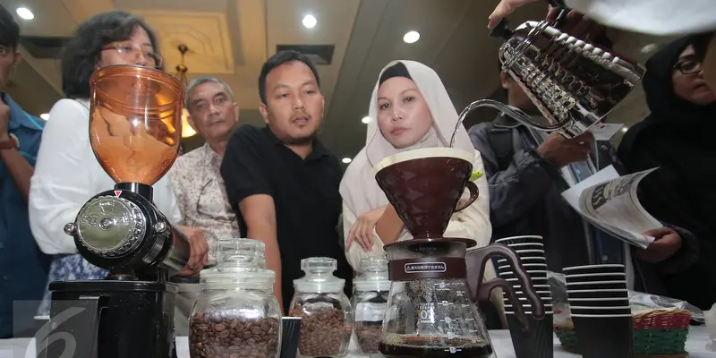 20151001-Hari Kopi, Kementerian Perindustrian Gelar Minum Kopi Gratis -Jakarta