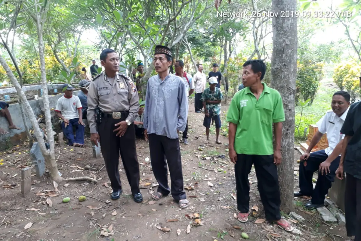 Korban serangan tawon di Pemalang, Suwaryo, dimakamkan. (Foto: Liputan6.com/Polres Pemalang/Muhamad Ridlo)
