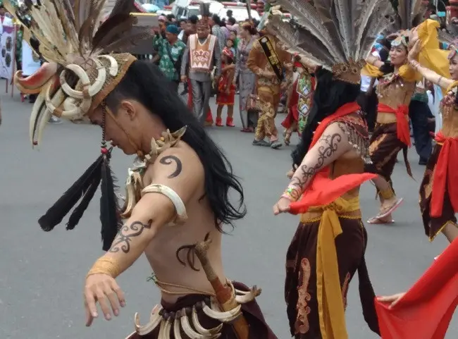 Festival Budaya Iseng Mulang yang didominasi oleh budaya Dayak bakal melombakan 19 cabang olahraga tradisional. (Liputan6.com/Rajana K)