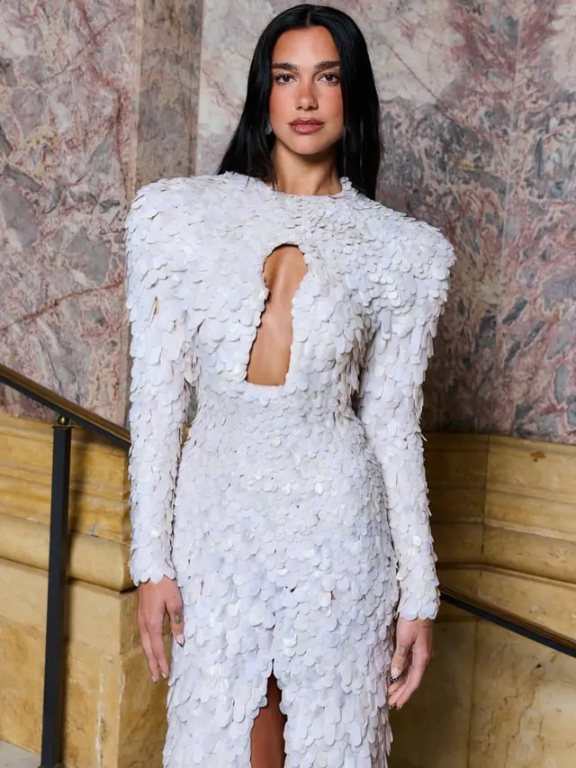 Dua Lipa Hadir di Paris Haute Couture Week 2026. [@dualipa]