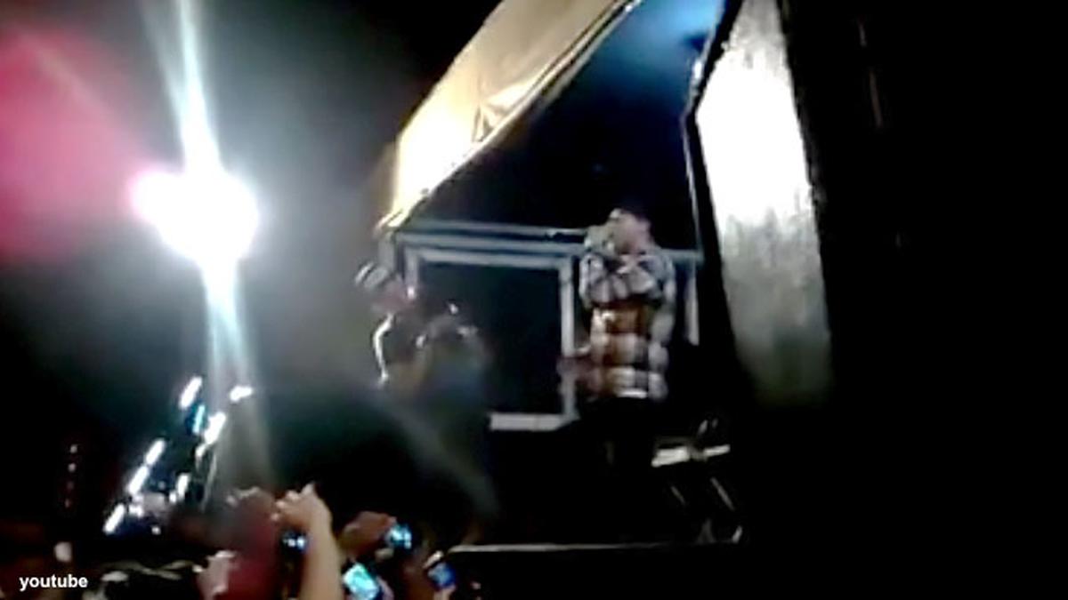 [VIDEO] Dor! Rapper Brasil Tewas Tersungkur di Panggung