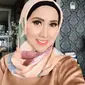 Tampilan Venna Melinda mengenakan hijab. (dok. Instagram @vennamelindareal/https://www.instagram.com/p/B_2jHfyjksE/)