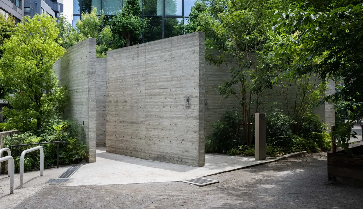 Fasilitas-fasilitas ini dirancang oleh 16 orang kreatif dan arsitek terkemuka di Jepang, termasuk Sou Fujimoto, Shigeru Ban, Tadao Ando, dan Kengo Kuma. (Yuichi YAMAZAKI / AFP)