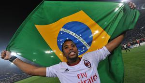 2. Robinho - Sempat kesulitan menggantikan peran Ronaldinho sebelum akhirnya mampu adaptasi dengan baik. Menjadi pemain yang kerap memecah kebuntuan terbukti dari koleksi 12 golnya. (AFP/Alberto Pizzoli)