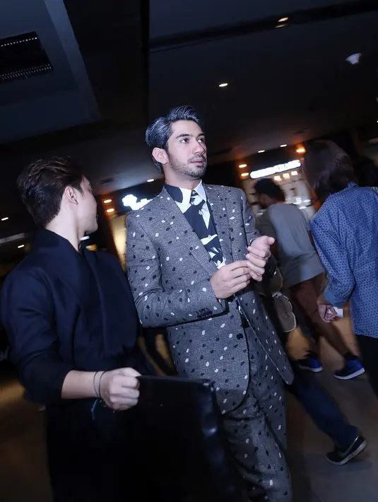 Gelak tawa sepanjang film My Stupid Boss diputar perdana membuat Reza Rahadian dan Bunga Citra Lestari ikut senang. Keduanya berharap filmnya bisa diterima baik oleh masyarakat. (Nurwahyunan/Bintang.com)