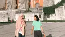 Sebelum momen lamaran ini berlangsung. Beberapa waktu sebelumnya, Citra Kirana sendiri liburan ke luar negeri. Ia bersama sahabat dan kerabatnya liburan ke Turki untuk kunjungi tempat mempesona, seperti Hagia Sophia. 
(Liputan6.com/IG/@citraciki)