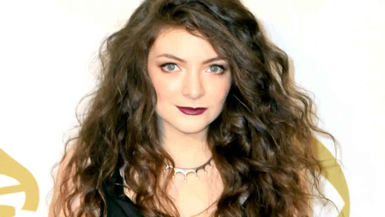 Lorde Khawatir Lagunya Tidak Lagi Disukai
