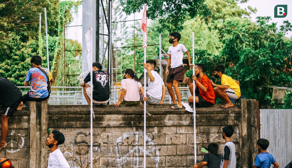 Kepastian laga tidak akan disaksikan oleh penonton meskipun dalam jumlah kecil, baru diketahui saat konferensi pers sehari menjelang pertandingan. (Bola.com/Maheswara Putra)