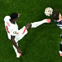 Hujan Tekel dan Nol Gol di Babak Pertama Inggris vs Argentina