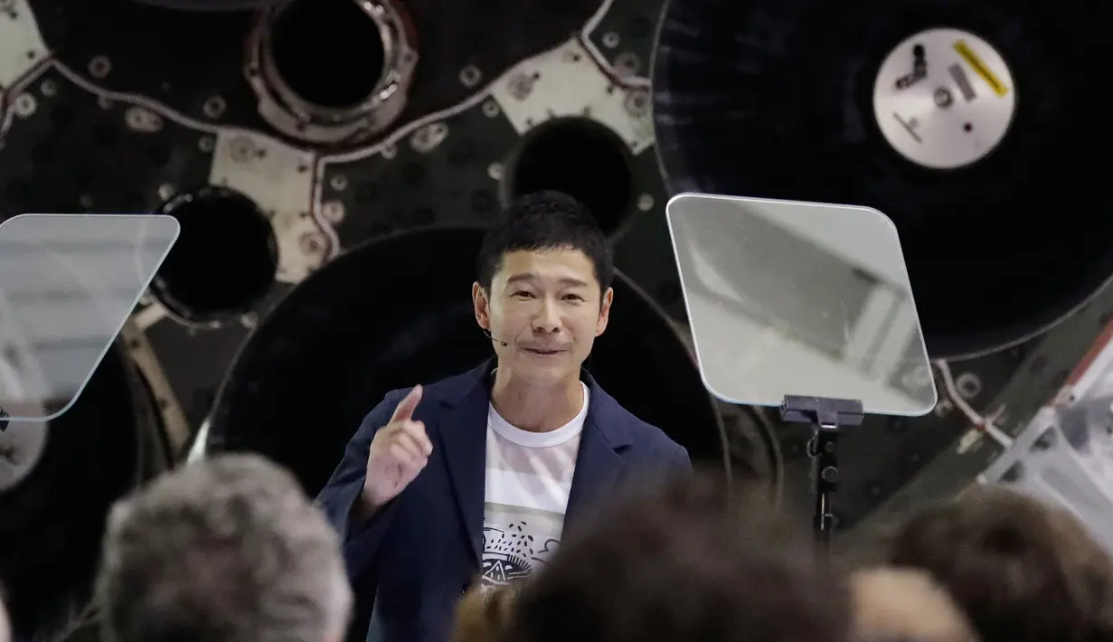 Miliarder Jepang Yusaku Maezawa dalam konferensi pers di Hawthorne, California, 17 September 2018. SpaceX, perusahaan transportasi luar angkasa milik Elon Musk, mengumumkan Usaku Maezawa sebagai penumpang pertama penerbangan ke bulan. (AP/Chris Carlson)