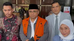 Bantal Hitam Dalam Genggaman Yaqut