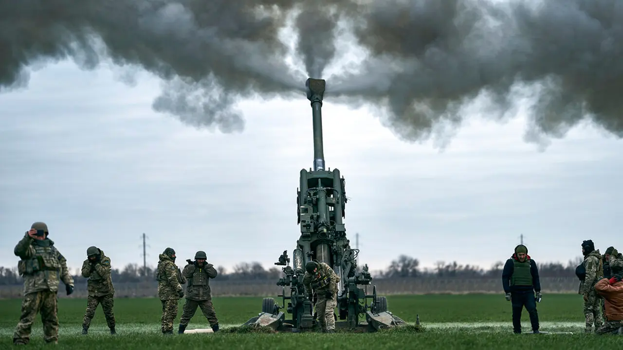 Pasukan Ukraina Gempur Rusia Pakai Howitzer M777 Pasokan AS di Kherson