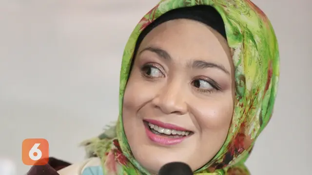 [Bintang] Dewi Hughes