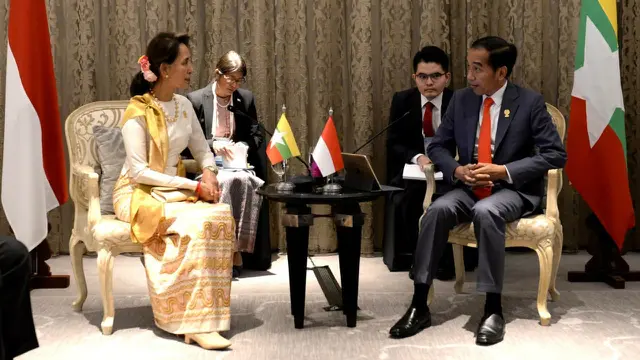 Presiden Jokowi bertemu State Counsellor Republik Uni Myanmar Aung San Suu Kyi.