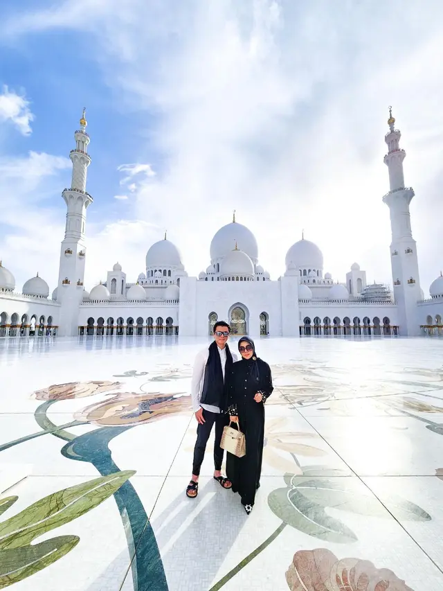 Syahrini dan Reino Barack di Dubai (Instagram/princessyahrini)