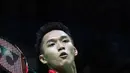 Tunggal putra Indonesia Jonatan Christie mengembalikan kok ke arah pebulutangkis Denmark, Viktor Axelsen pada babak pertama Indonesia Open 2018 di Istora GBK, Jakarta, Selasa (3/7). Jonatan kalah 10-21, 19-21. (Liputan6.com/Helmi Fithriansyah)