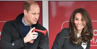 Kate Middleton dan Prince William sepertinya sangat senang ketika bersaing satu sama lain dalam setiap kesempatan. (footwearnews.com)