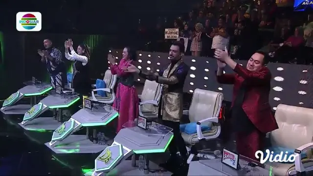 Seluruh Dewan Juri Memberi Standing Ovation untuk Penampilan Afan di D'Academy 5