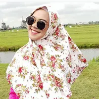 Ria Ricis mulai dikenal melalui dunia maya. Adik dari presenter dan pemeran Oki Setiana Dewi itu kini mulai mengawali kariernya di dunia layar lebar. Beberapa proyek juga sudah mulai syuting. (Instagram/riaricis1795)