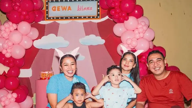 Potret perayaan ulang tahun Gewa ke-4 (Sumber: Instagram/gewaatlanasyamayim)