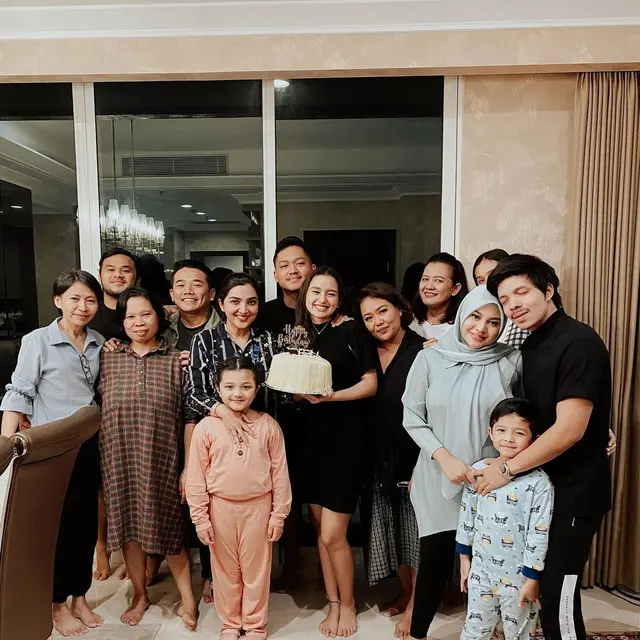6 Momen Ulang Tahun Sarah Menzel, Dapat Kejutan dari Keluarga Azriel Hermansyah