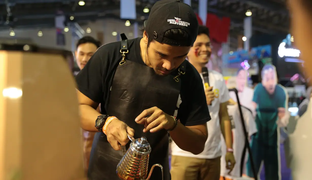 Berbagai peran banyak yang telah dilakoni oleh pemeran Chicco Jerikho. Kali ini, ia kembali ditantang menjadi suami calon ayah. Lantas, seperti apa kesulitannya saat melihat istrinya berjuang melahirkan anak pertamanya. (Adrian Putra/Bintang.com)