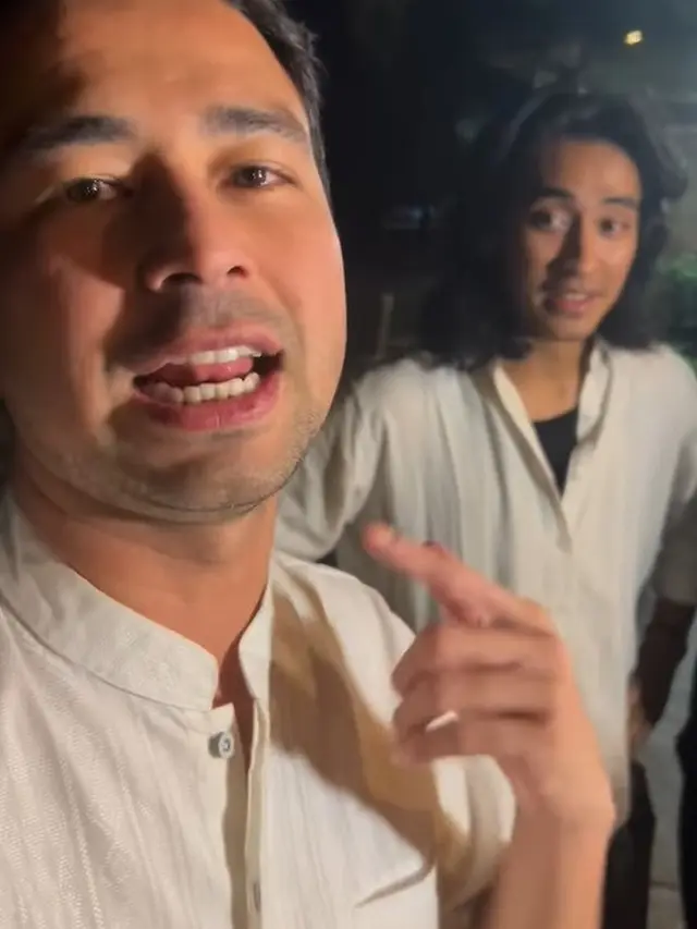 Raffi Ahmad menghadiahi Vespa untuk Abidzar. (Foto: Instagram/raffinagita1717)