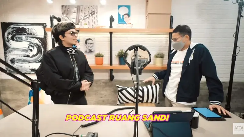 Sandiaga Uno Punya Studio Podcast Keren, Ini 7 Potretnya