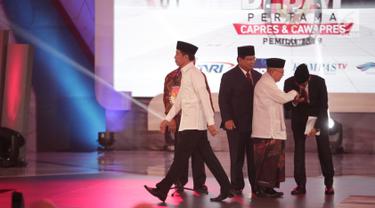Debat Perdana Capres 2019, Sandiaga Uno Cium Tangan Ma'ruf Amin