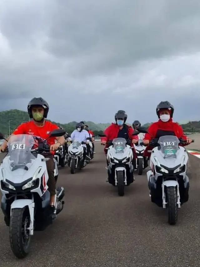 Gubernur Jatim ini mengaku kagum dengan Sirkuit Mandalika yang diresmikan oleh Presiden Joko Widodo (Jokowi) pada 12 November 2021 lalu.