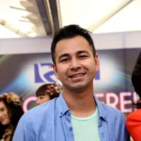 Di semua bisnis yang digelutinya tersebut Raffi Ahmad tetap ikut terjun langsung untuk memantau segala perkembangannya. Namun dengan padatnya aktivitas, Raffi memiliki tim terpercaya untuk membantu mengawasi. (Andy Masela/Bintang.com)