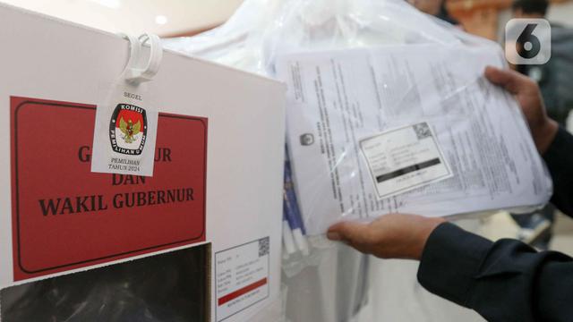 Satu Hari Jelang Pencoblosan, KPU DKI Jakarta Distribusikan Logistik Pilkada 2024