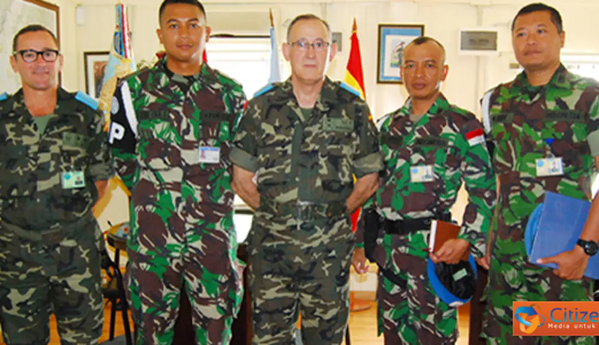 Citizen6, Lebanon: Kunjungan Dansatgas Konga dan Staf kepada Dansektor Timur UNIFIL, Brigadir Jenderal Manuel Romero Carril, di Head Quarter Sector East, Base Miguel de Cervantes UN Posn 7- 2, Lebanon Selatan, Selasa (17/7). (Pengirim: Badarudin Bakri).