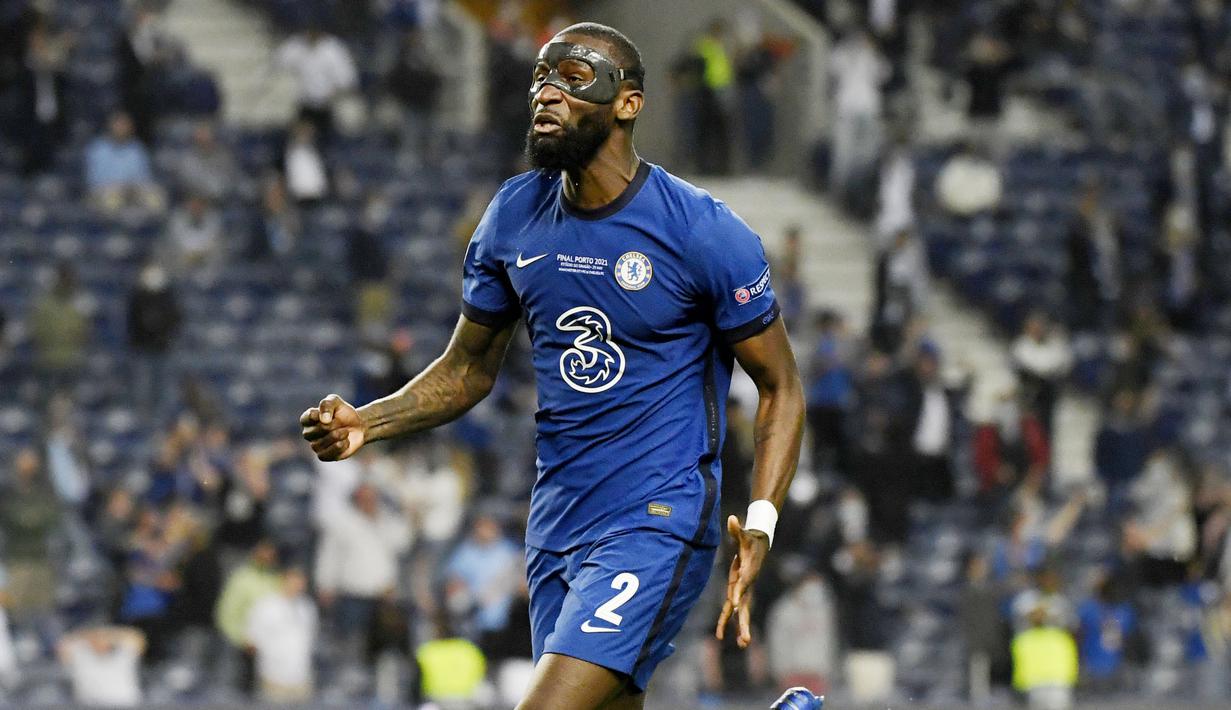 Antonio Rudiger - Bek tangguh dan berpengalaman ini akan menjadi tumpuan utama di lini belakang Chelsea musim 2021/2022. Rudiger terkenal dengan kedisiplinan dan pantang menyerah dalam menjaga area pertahanan. (Foto: AFP/Pierre Philippe Marcou/Pool via AP)