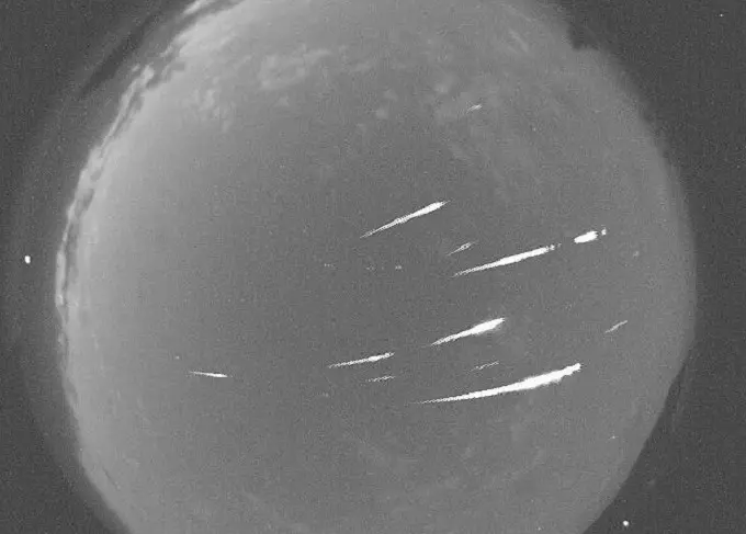 Hujan meteor Eta Aquarids (NASA)