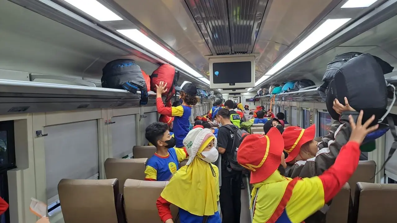 Jumlah penumpang di Daop 8 Surabaya terus meningkat. (Dian Kurniawan/Liputan6.com)