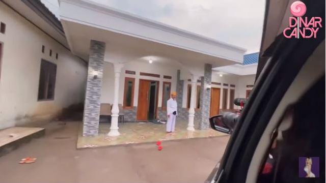 6 Potret Rumah Dinar Candy di Kampung Halaman, Sederhana dan Lewati Jalan Sempit