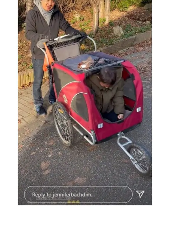 7 Potret Jennifer Bachdim dan Ketiga Anaknya Pulang Kampung ke Jerman, Seru Banget