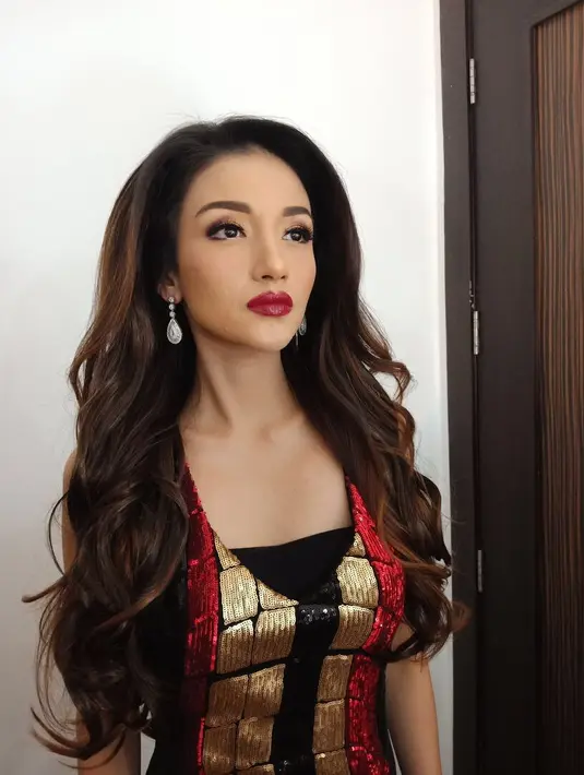 "Kita sudah bilang juga kalau sudah ada pertemuan dengan KPAI, Komnas Anak dan Kemensos. Sudah menyurati Atalarik Syah juga buat konsultasi, cuma tidak diindahkan juga," ujar Bob Harun Hasibuan kuasa hukum Tsania Marwa. (Instagram/tsaniamarwa54)