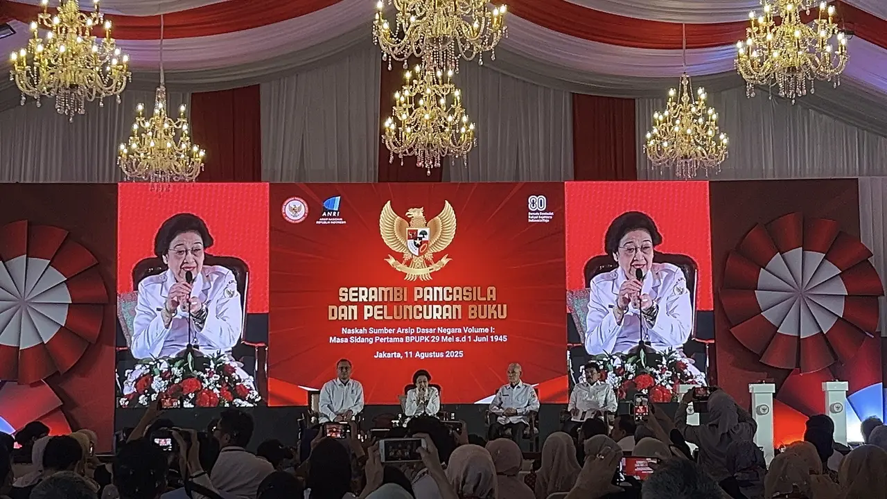 Megawati saat peluncuran Buku dan Peresmian Serambi Pancasila di Gedung Arsip Nasional Republik Indonesia (ANRI)
