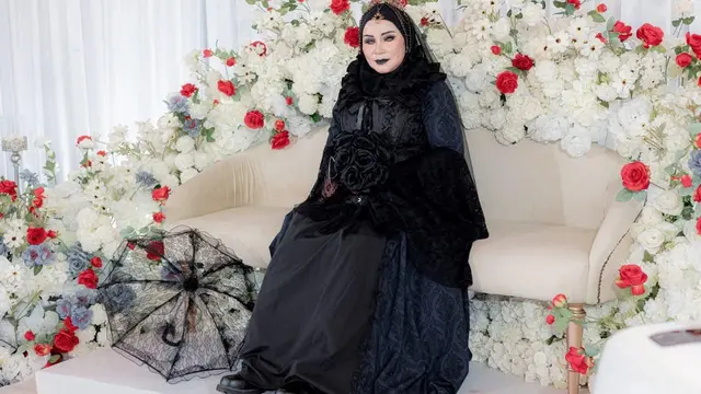 Pengantin Wanita Tampil Bak Vampir di Resepsi Pernikahan