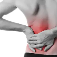 Nyeri punggung hebat dan ketidaknyamanan pada anggota tubuh lain. (Via: akademia-zdrowia.pl)