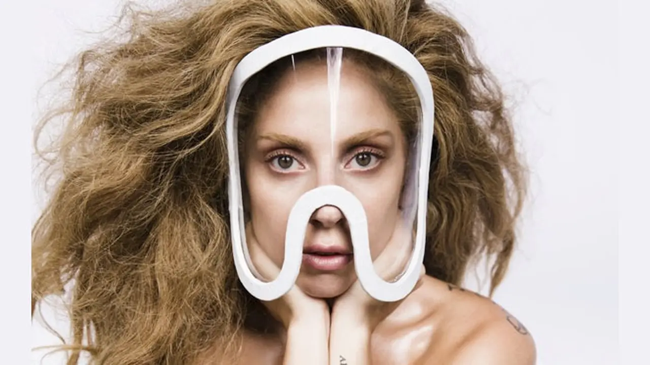 lady-gaga2-130919b.jpg